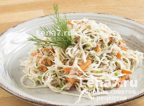 Рыбный салат с капустой