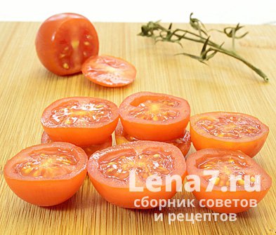 Разрезанные пополам томаты Черри