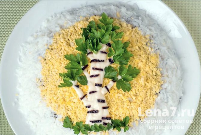 Салат «Береза» с соленым огурцом и черносливом
