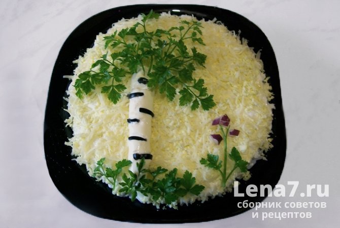 Салат «Белая береза» с черносливом и твердым сыром