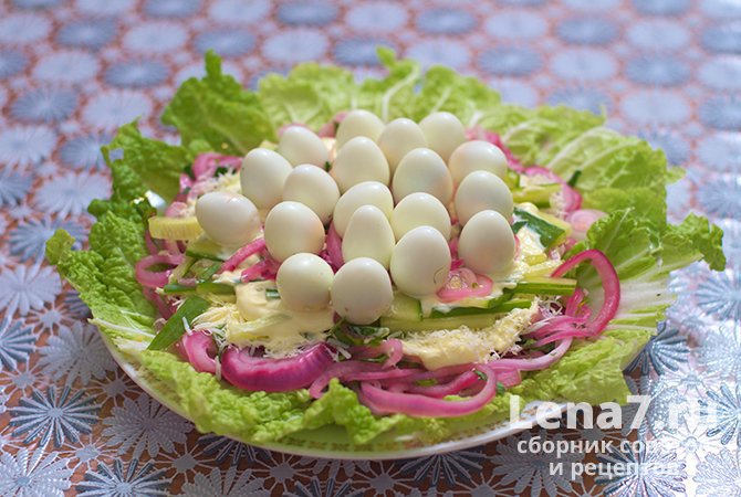 Салат «Перепелиное гнездо» со свежим огурцом и авокадо