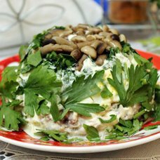 Салат «Полянка» с курицей и грибами: рецепты