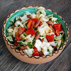 Салат с консервированной фасолью: рецепты