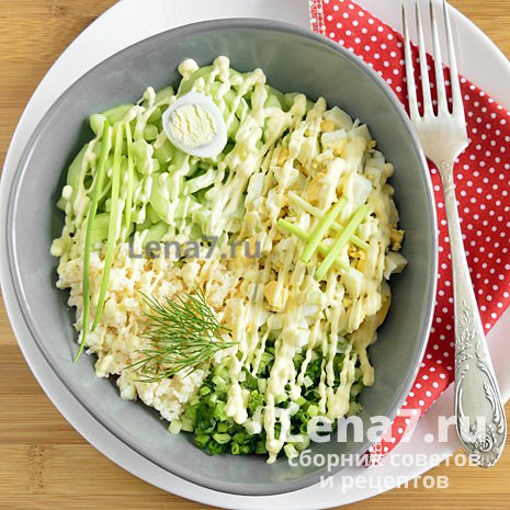 Салат с мясом криля и зеленью: пошаговый рецепт