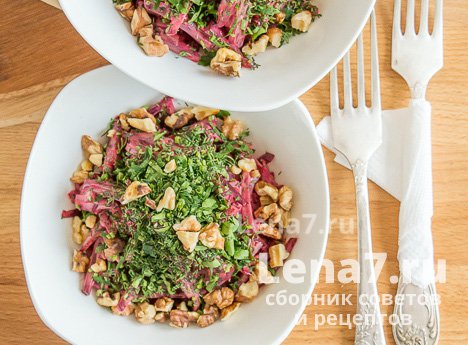 Салат со свеклой, чесноком и орехами