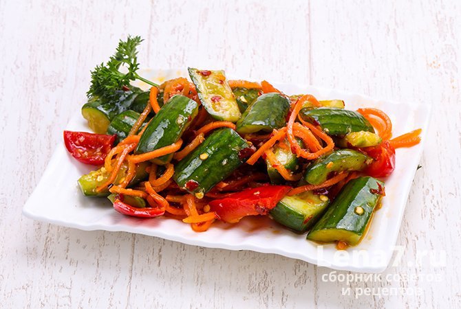 Острый салат на зиму из огурцов и моркови по-корейски