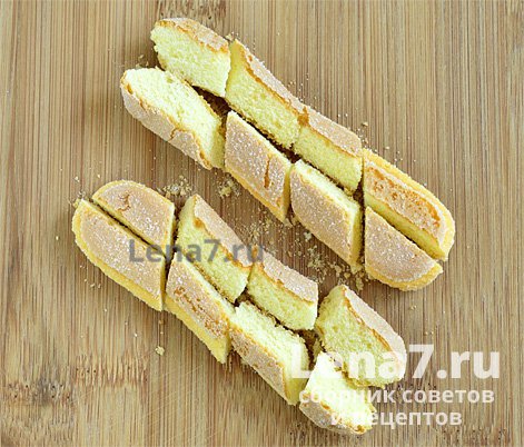 Печенье савоярди, разрезанное на средние кусочки