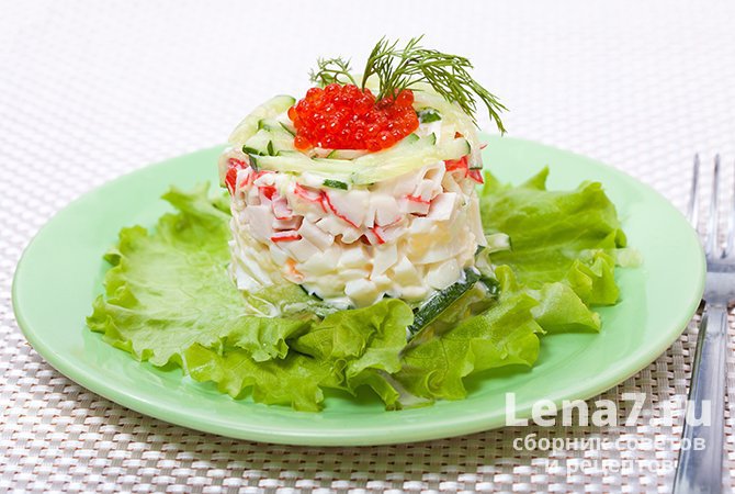 Вкусный и сытный салат «Царский» с красной икрой: пошаговый рецепт с фото