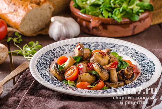Теплый постный салат «Деревенский» с грибами
