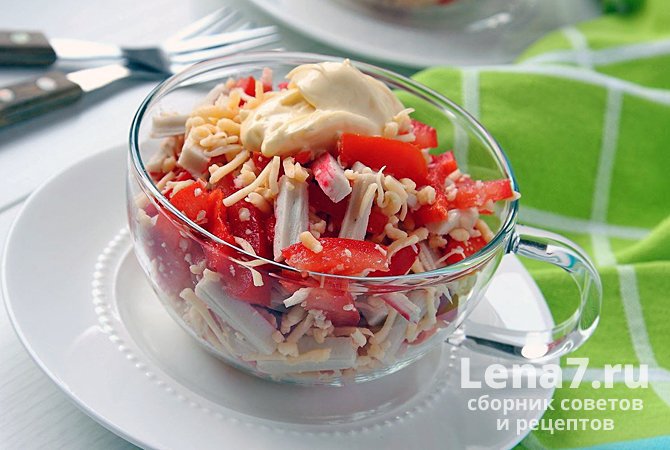 Классический салат «Красное море» с крабовыми палочками