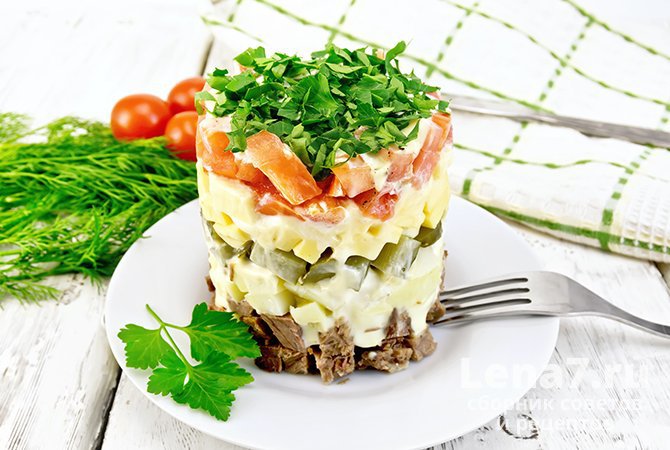 Праздничный салат «Мой генерал» с маринованными огурцами и картофелем