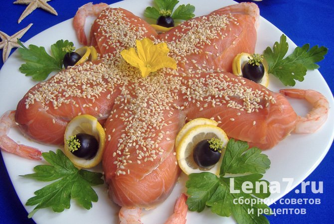 Салат «Морская звезда» с красной рыбой и креветками