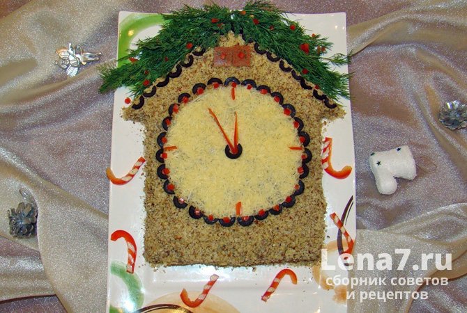 Салат «Новогодние часы» с куриной печенью и маринованными грибами