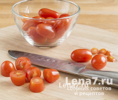 Промытые и нарезанные томаты