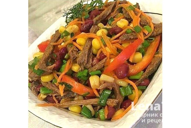 Мясной салат с говядиной, фасолью и овощами