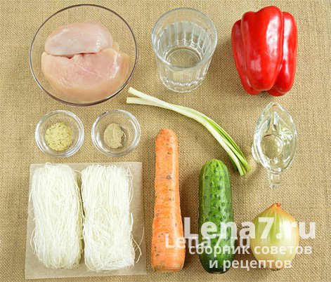 Ингредиенты для приготовления салата с фунчозой, овощами и курицей
