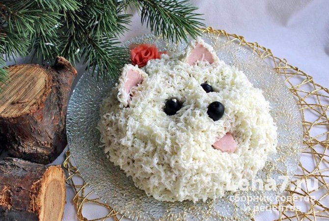Салат «Собачка» с крабовыми палочками, рисом и кукурузой