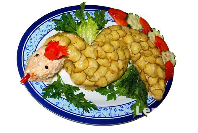 Рыбный салат «Змейка» с перцем и майонезом