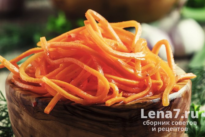 Морковь по-корейски в миске - способ хранения