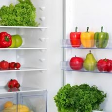 Как правильно хранить зелень в холодильнике