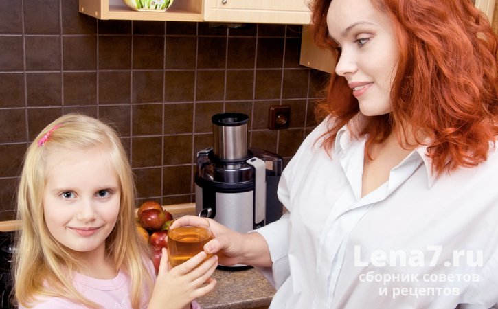 Домашний яблочный сок – источник витаминов для детей и взрослых