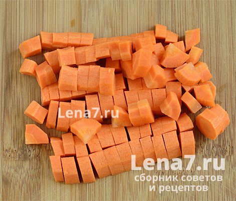 Очищенная и нарезанная морковь